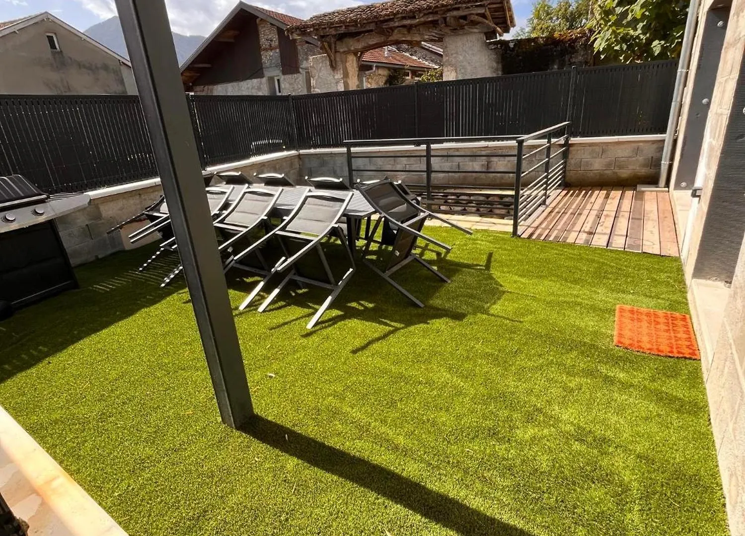 Logement Spacieux Avec Jacuzzi Le Bourgeat 0*,