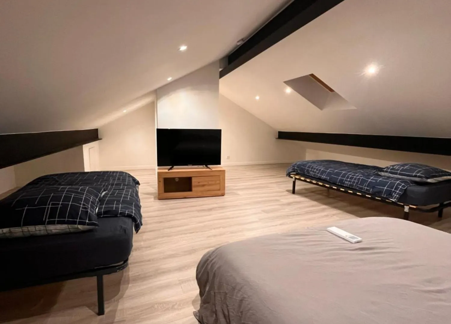 Logement Spacieux Avec Jacuzzi Le Bourgeat France