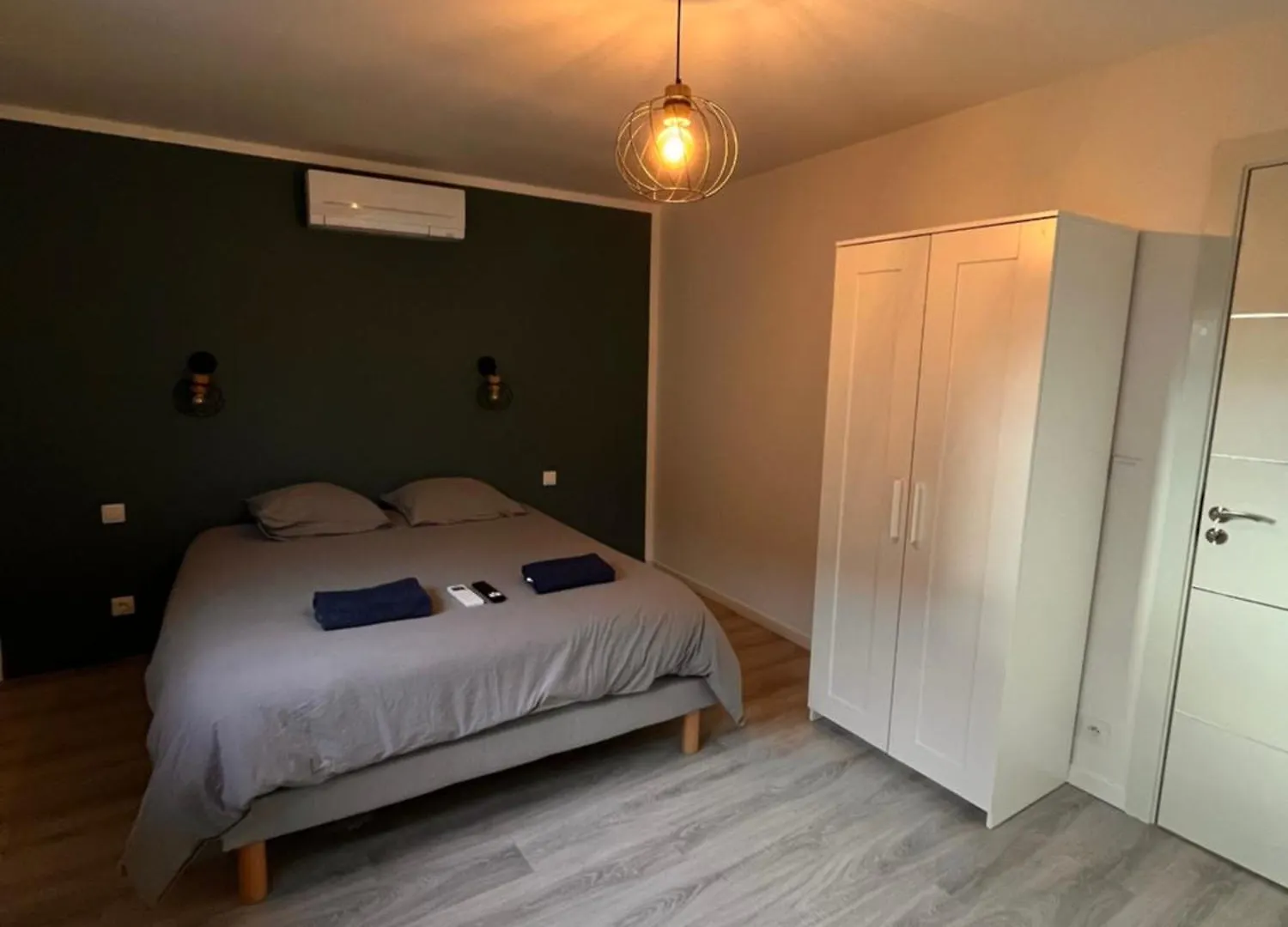 Logement Spacieux Avec Jacuzzi Le Bourgeat Apartment