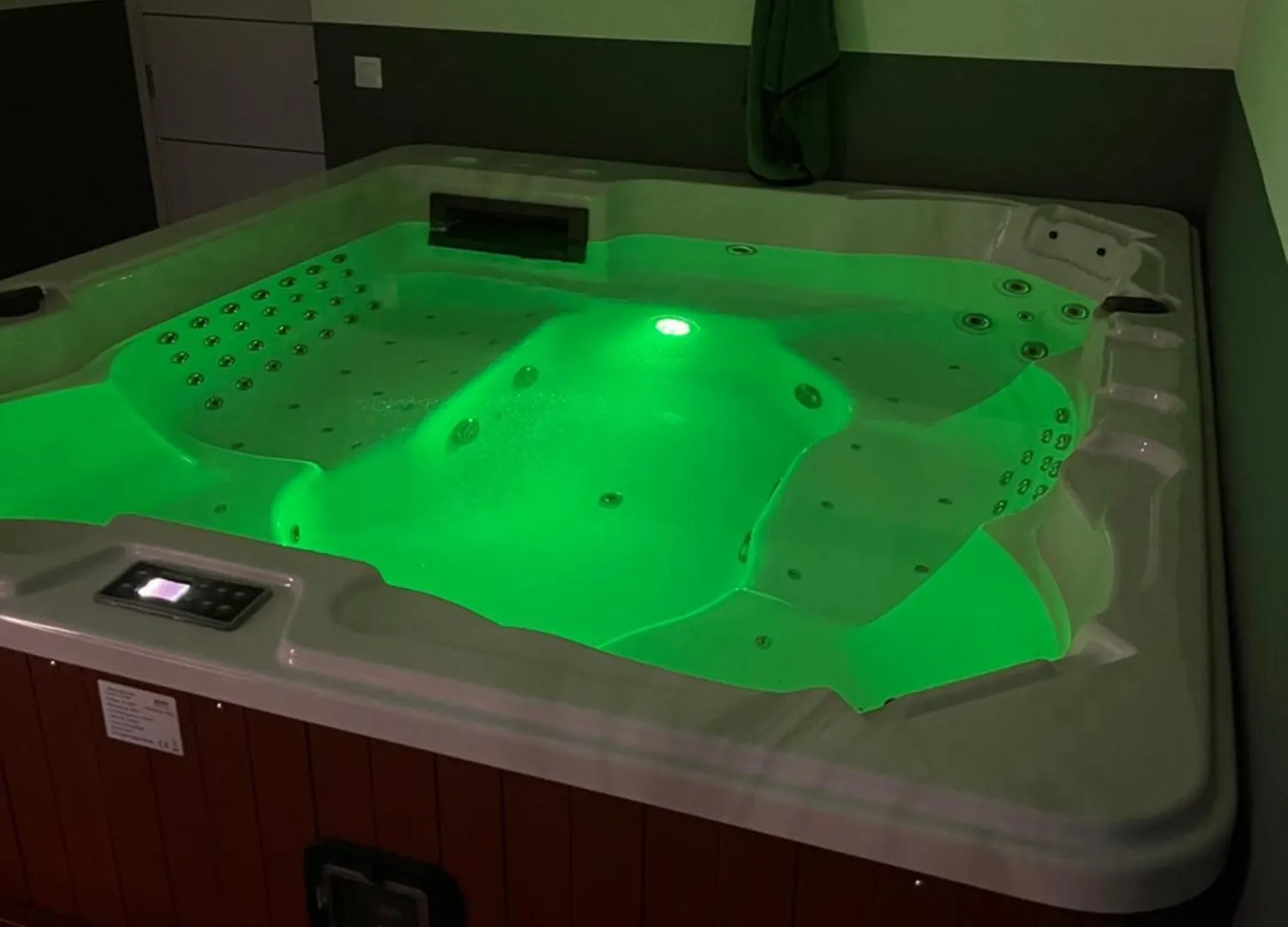 Apartment Logement Spacieux Avec Jacuzzi Le Bourgeat France